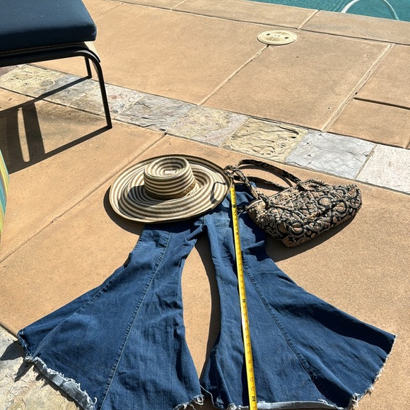 Extra wide Leg /bell bottom jeans!EUC - Picture 4 of 12